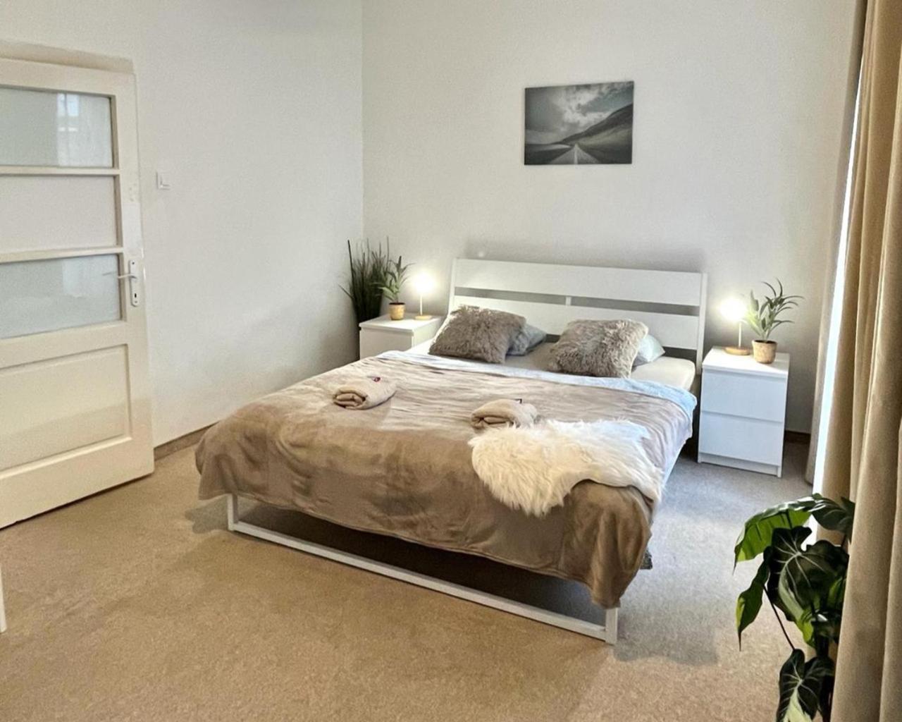 Apartment Lea - Old Town Bratislava Dış mekan fotoğraf